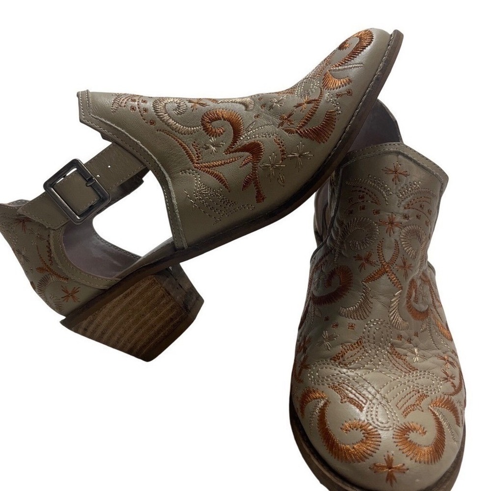 Kelsi Dagger Brooklyn Women 7.5 Beige Leather Embroidered Cutout Ankle Booties